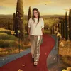 De Golden Bachelor-Regina blikt terug op avontuur: 'Iedereen liep in prachtige galajurken, terwijl ik daar stond in mijn gouden broek' | Nouveau