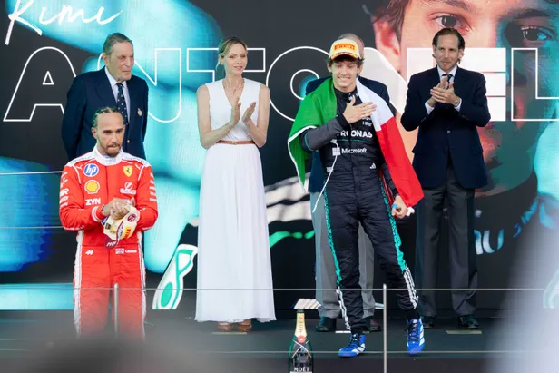 Charlene looks F1 Grand Prix Monaco 2026: witte Elie Saab-look.