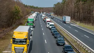 Verkeersdrukte op Duitse wegen bereikt recordhoogte: totale filelengte is genoeg voor reis naar de maan