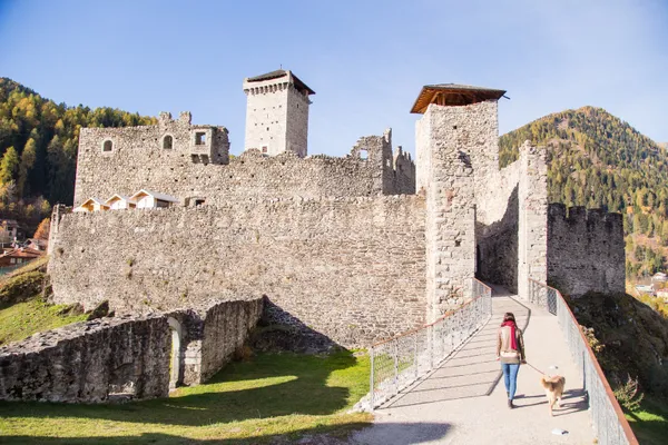 Castel San Michele is zéker een wandeling waard.