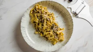 Truffelpasta met kaassaus