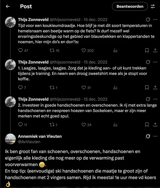 Screenshot van een Twitter-draad waarin Thijs Zonneveld tips deelt over warm blijven op de fiets in de kou, met daaronder een reactie van Annemiek van Vleuten waarin zij een opvallende handschoen-tip geeft tegen koude handen.