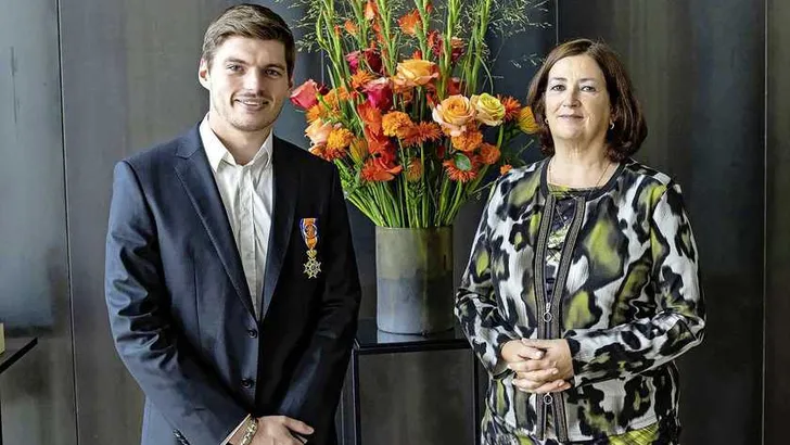 Max Verstappen is nu Officier in de Orde van Oranje-Nassau