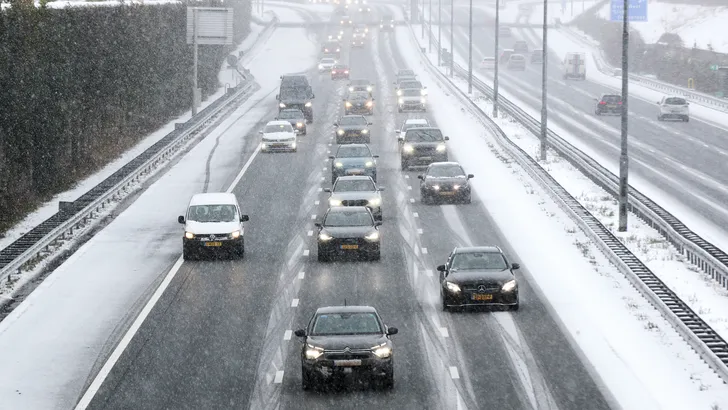 Sneeuwjacht op komst: Vergoedt de verzekering schade op zomerbanden?