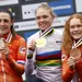 lucinda brand, fem van empel en puck pieterse op het podium bij wk veldrijden