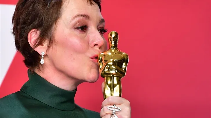 The Crown-actrice Olivia Colman compleet overdonderd tijdens speech voor Oscar