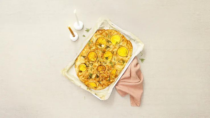 Focaccia met sinaasappel en rozemarijn