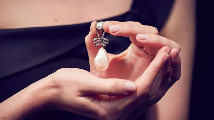 Broche Marie-Antoinette onder de hamer