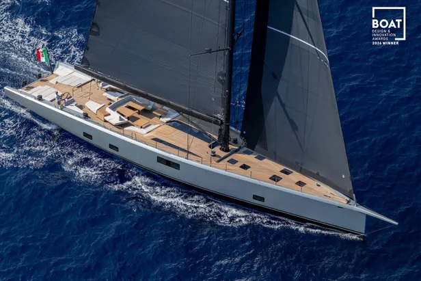 Wallywind 110 van de Ferretti Group