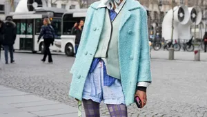 Vrouw met stijlvolle look.