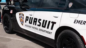 Op hol geslagen drugsrijder vlucht met 177 km/u voor de politie en krijgt vervolgens een bizar 'cadeau' van justitie