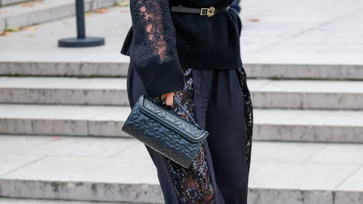 Waarom deze HEMA-glitterbroek van een prikje er feestelijker uitziet dan broeken van dure modemerken