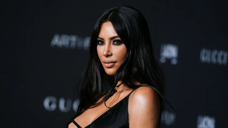 Kim Kardashians dermatoloog heeft dé truc om wallen te voorkomen 