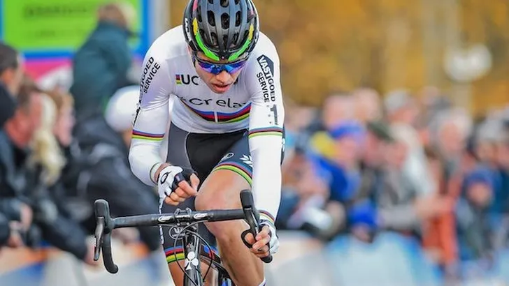 Van Aert weet niet wat hij met Van der Poel aan moet