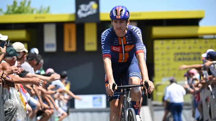 Frits Biesterbos stapte voor de dertiende etappe uit de Tour de France met het oog op koersen later dit jaar. Die beslissing van zijn ploeg Team Picnic PostNL kon rekenen op zware kritiek.