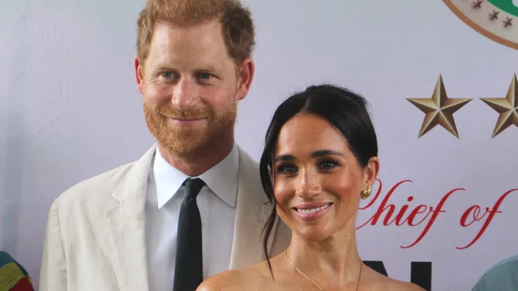 Harry en Meghan delen voor het eerst in jaren kerstkaart mét Archie en Lilibet