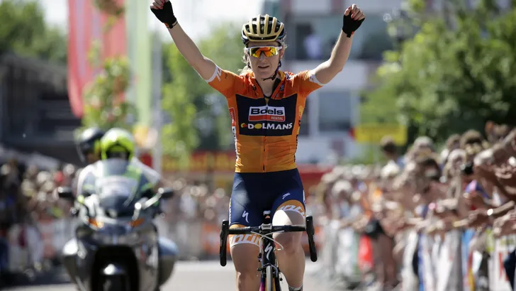 Amy Pieters snelste in groepssprint OVO Energy Women's Tour