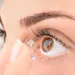 Douchen met lenzen in? Een optometrist legt uit wat de risico’s zijn