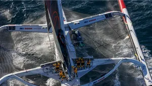 The Famous Project CIC vaart door, ondanks schade aan boord