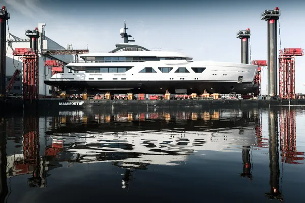 Amels 60 Damen Yachting 