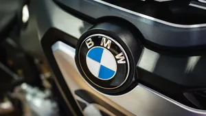 Bizar vonnis: man steelt zijn eigen gestolen BMW terug maar de rechter geeft de auto aan de heler