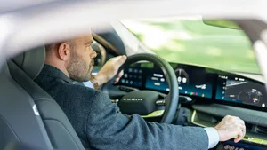 Mannen rijden roekelozer als hun navigatie een sexy vrouwenstem heeft