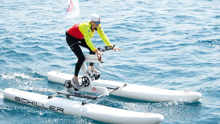 Sporty spice: prinses Charlene wint waterfietswedstrijd