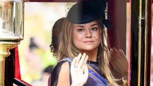 Prinses Ariane zwaait tijdens haar eerste Prinsjesdag in 2025