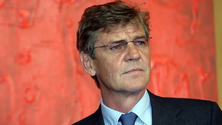 Prins Ernst August duikt na 967 dagen weer op