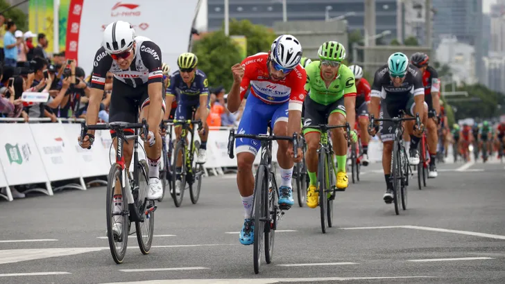 Gaviria ook in Chinese sprint bergop ontembaar: 'Wil er zo nog wel een paar winnen'