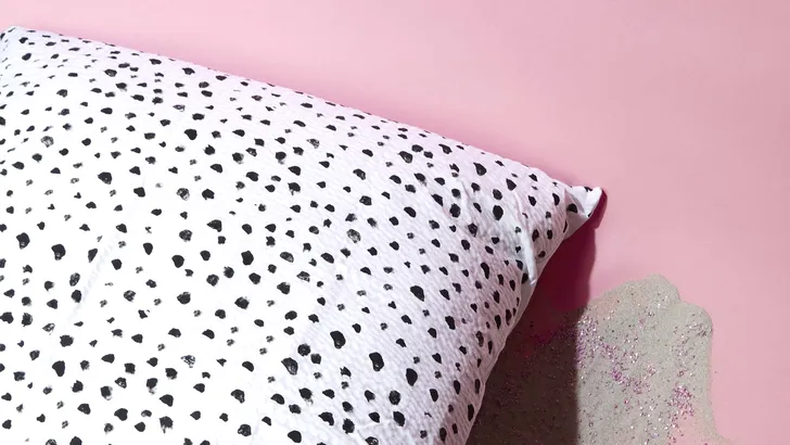 Summer Giveaway: Crisp Sheets Dots Duvet cover set (8x)