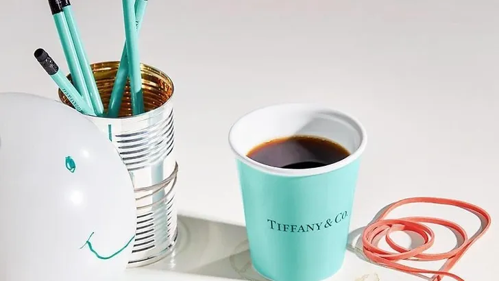Tiffany & Co verkoopt 'papieren' bekers voor 82 euro