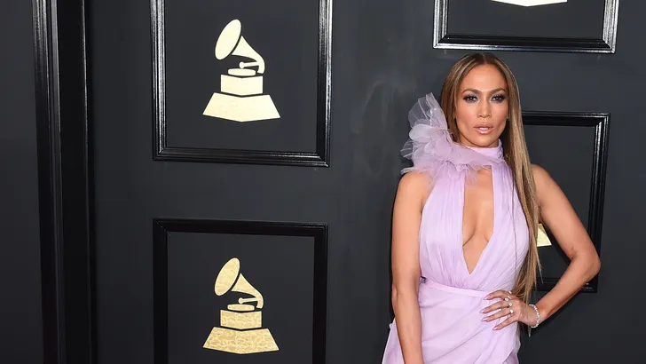 Zien: Jennifer Lopez showt killerbody