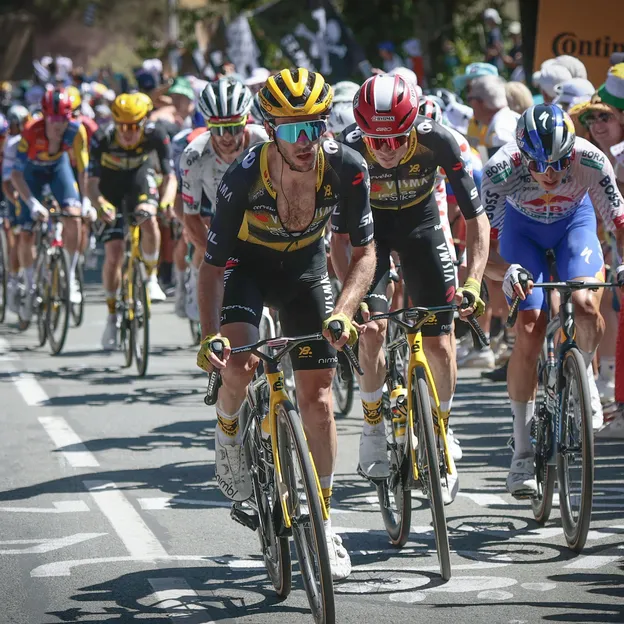 visma op kop met yates en vingegaard