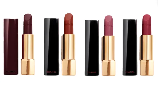 ROUGE ALLURE VELVET| V.l.n.r: Rouge Noir, Audacieuse: a brick brown, Irrévérente: a mauve, Effrontée: a crimson pink van Chanel