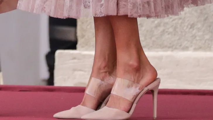 Letizia doet óók de plexischoen