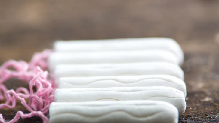 Dít gebeurt er als je in slaap valt met een tampon in