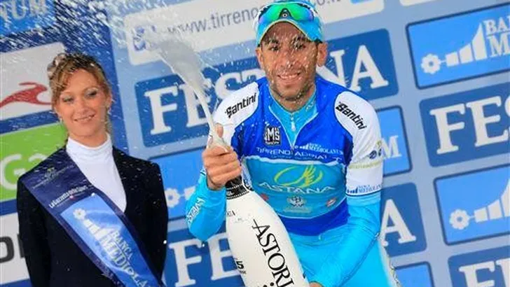 Nibali pakt tweede opeenvolgende zege in Tirreno