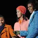 Sasha, Malia en Michella Obama tijdens een event.