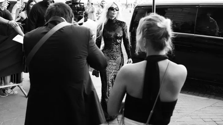 Balenciaga brengt Nicole Kidman en Kim Kardashian samen