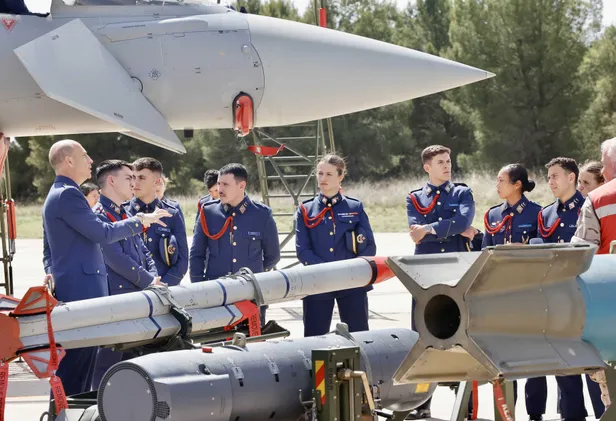 Prinses Leonor in luchtmacht-uniform tijdens militaire training bij de Spaanse luchtmacht, mei 2026.