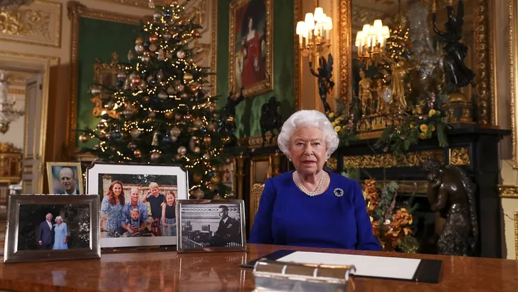 Queen maakt pittig statement met kerstfoto 