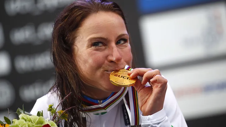 WK: De gouden dag van Annemiek van Vleuten in beeld