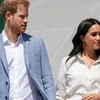 Prins Harry en hertogin Meghan krijgen een medaille van The Queen