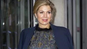 Máxima schittert in blauw