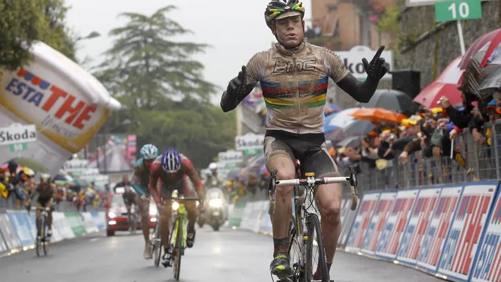 Evans beloert de concurrenten