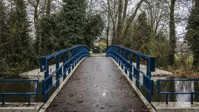 Blauwe brug in Piet Wiedijkpark