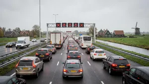 Topman haalt uit: 'Je denkt dat je hard werkt, maar eigenlijk wordt je kostbaarste bezit gestolen in de file'