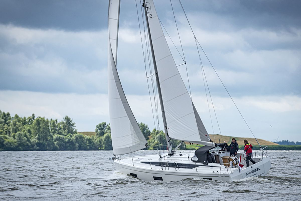 Bavaria C42 - Zeilen | Zeilen
