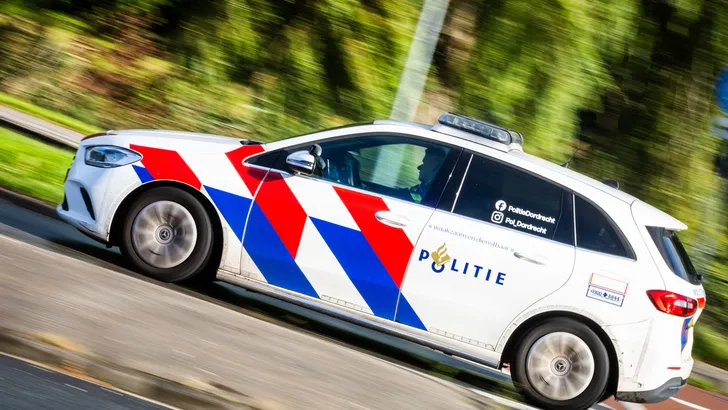 Politieauto in het straatbeeld.